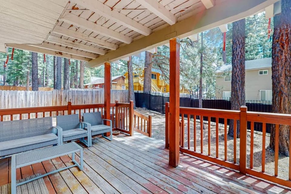 Updated Retreat with Game Room Pool Table & Foosball House in South Lake Tahoe