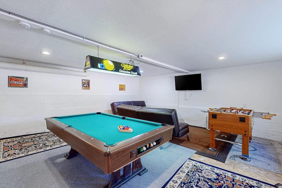 Updated Retreat with Game Room Pool Table & Foosball House in South Lake Tahoe