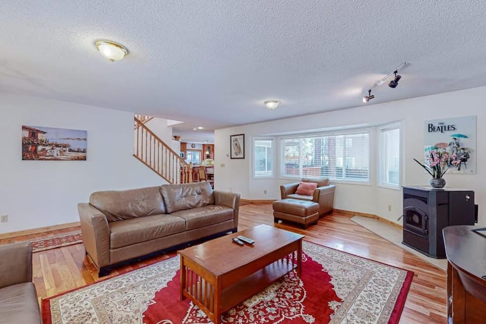 Updated Retreat with Game Room Pool Table & Foosball House in South Lake Tahoe