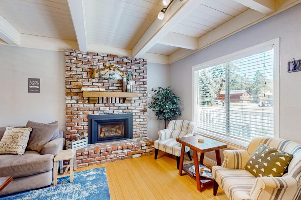 Beautifully Updated Home - 10 Minutes to Heavenly & Beach House in South Lake Tahoe