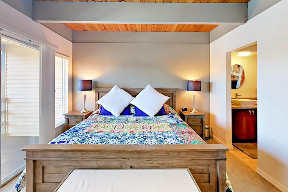 Waterfront Condo - Close to Camp Richardson & Heavenly House in South Lake Tahoe