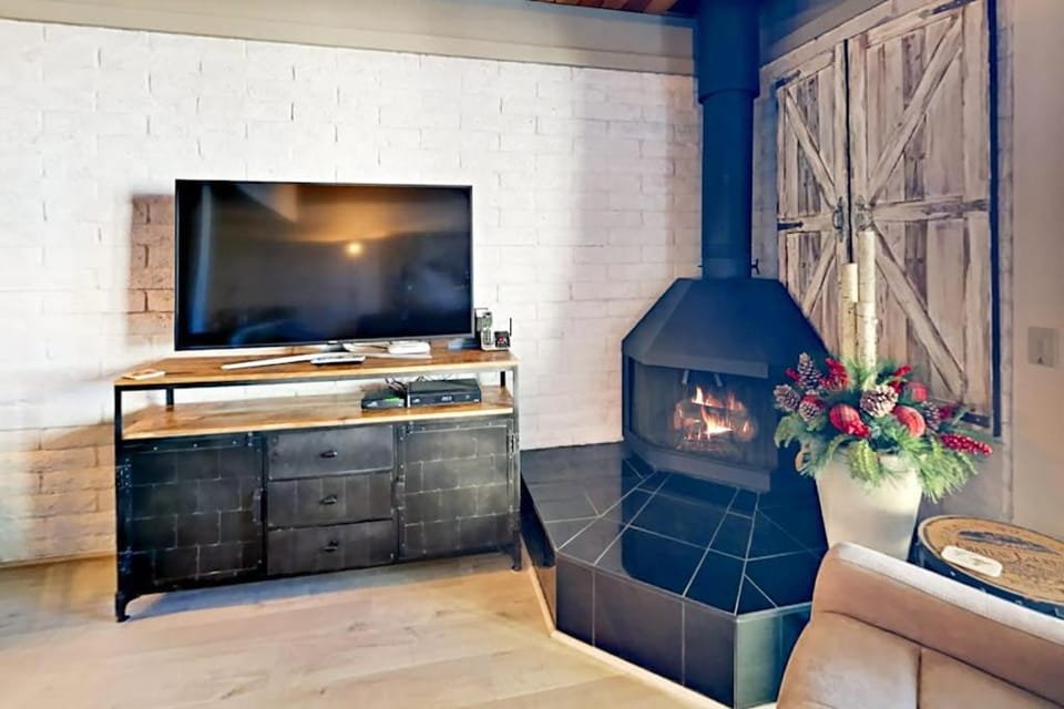 Waterfront Condo - Close to Camp Richardson & Heavenly House in South Lake Tahoe