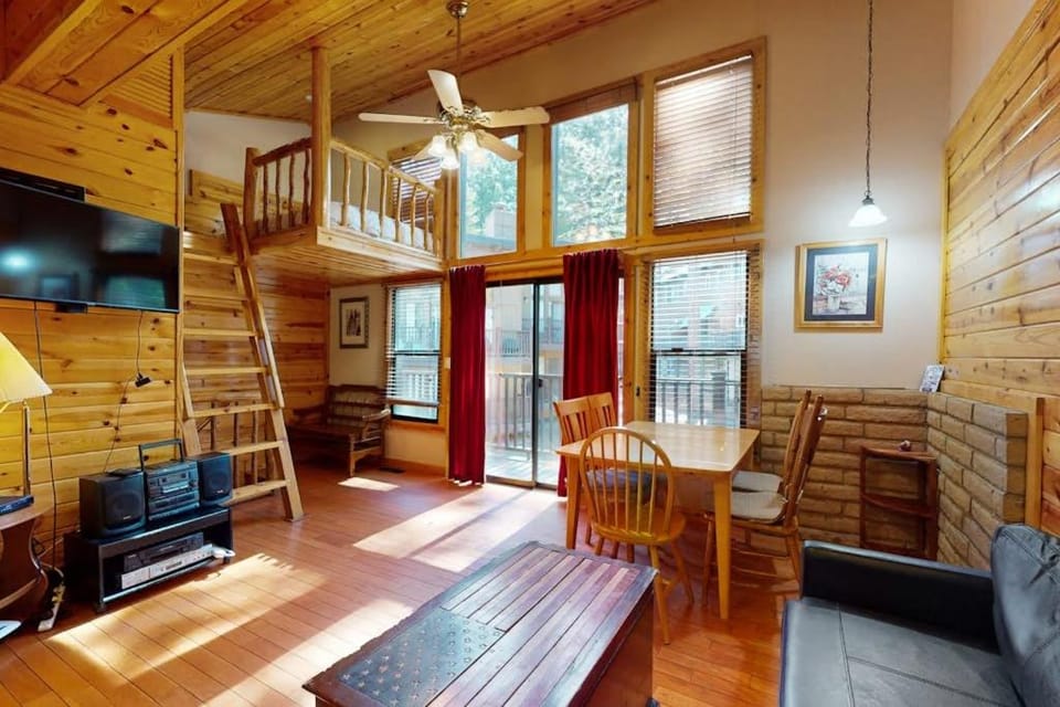 Remodeled condo close to Heavenly & marina - dog-friendly House in South Lake Tahoe