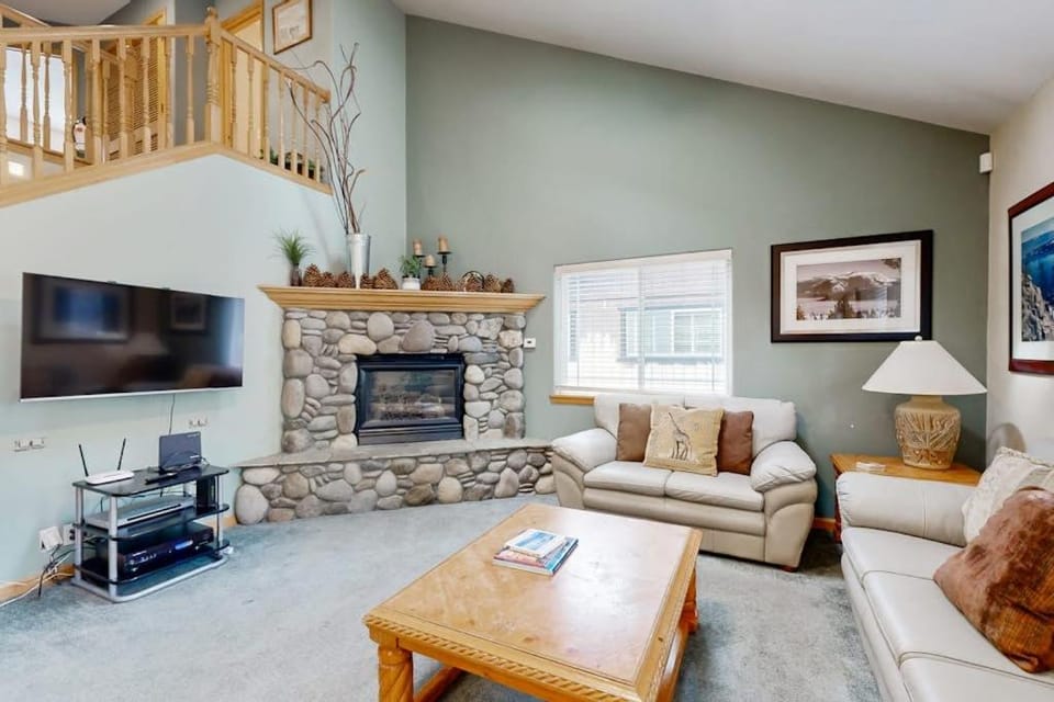 Spacious Lake Retreat - 2 Fireplaces & Private Fenced Yard - Close to Marina House in South Lake Tahoe