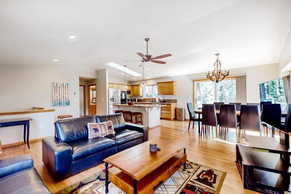 Skiing Hiking & Biking' House in South Lake Tahoe