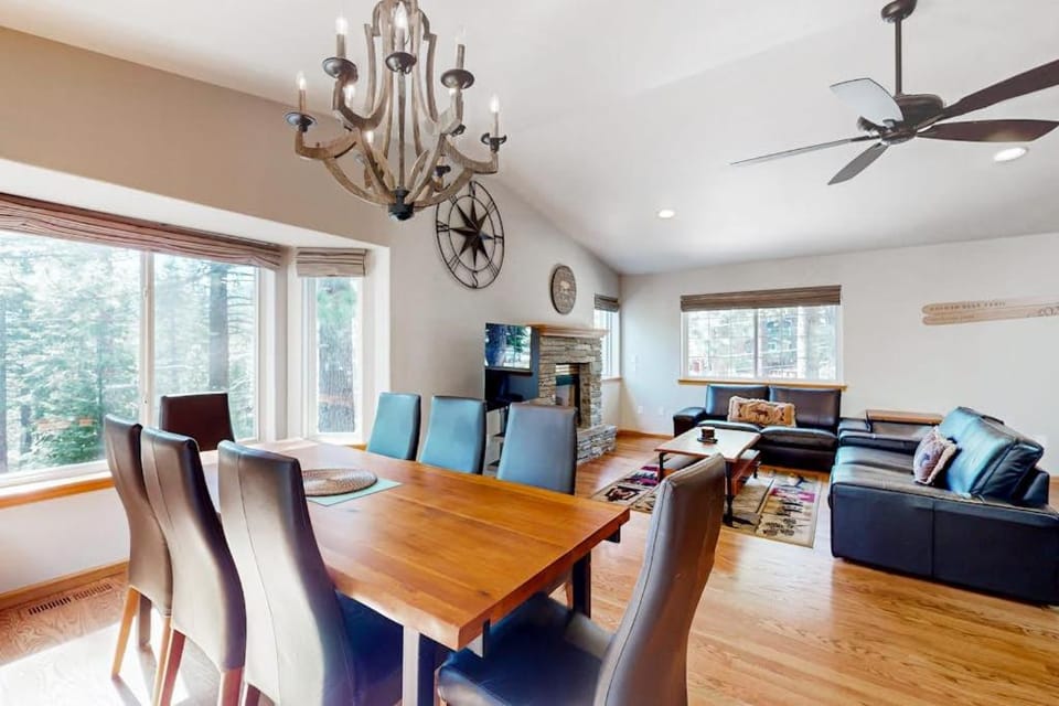 Skiing Hiking & Biking' House in South Lake Tahoe