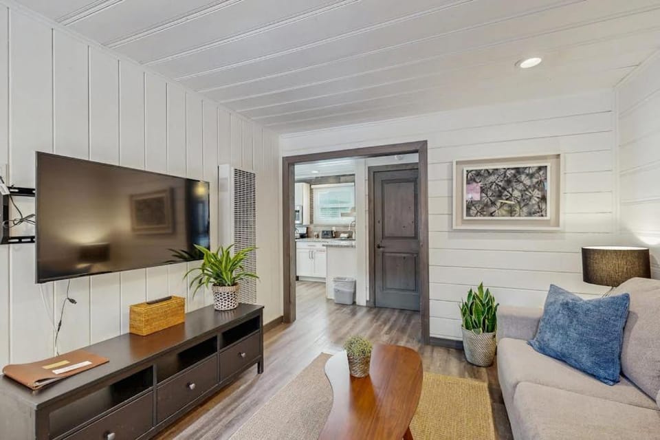 Modern Hideaway with Hot Tub & Firepit - Walk to Beach & Heavenly Village House in Stateline