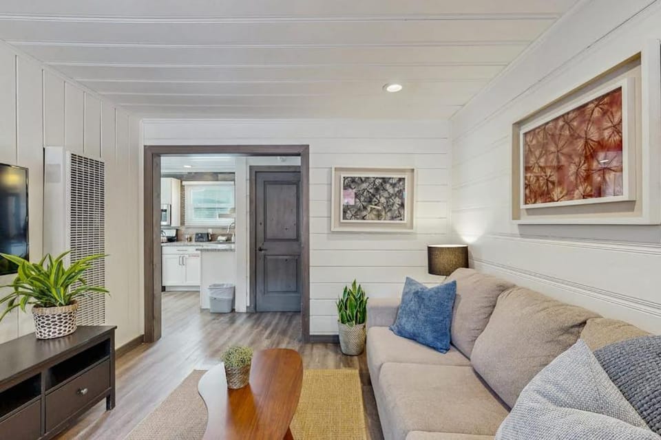 Modern Hideaway with Hot Tub & Firepit - Walk to Beach & Heavenly Village House in Stateline