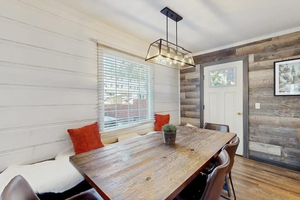 Walkable home just 3 blocks to Heavenly Village with hot tub & firepit House in Stateline