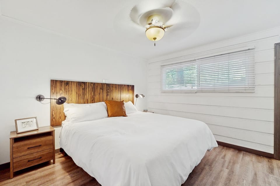 Walkable home just 3 blocks to Heavenly Village with hot tub & firepit House in Stateline