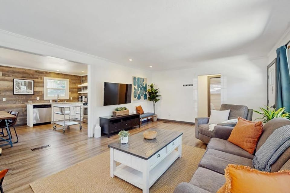Walkable home just 3 blocks to Heavenly Village with hot tub & firepit House in Stateline