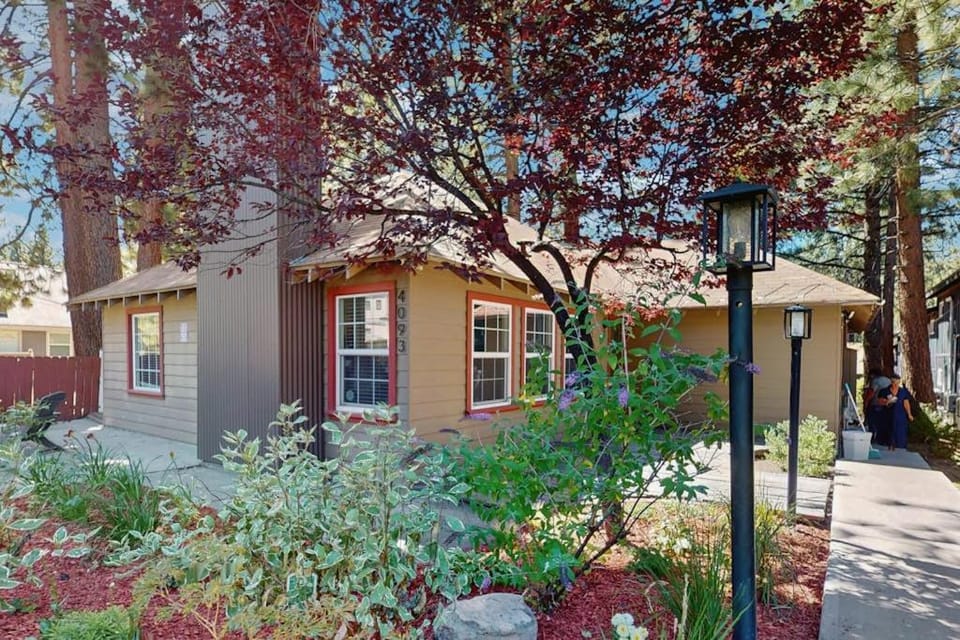 Walkable home just 3 blocks to Heavenly Village with hot tub & firepit House in Stateline