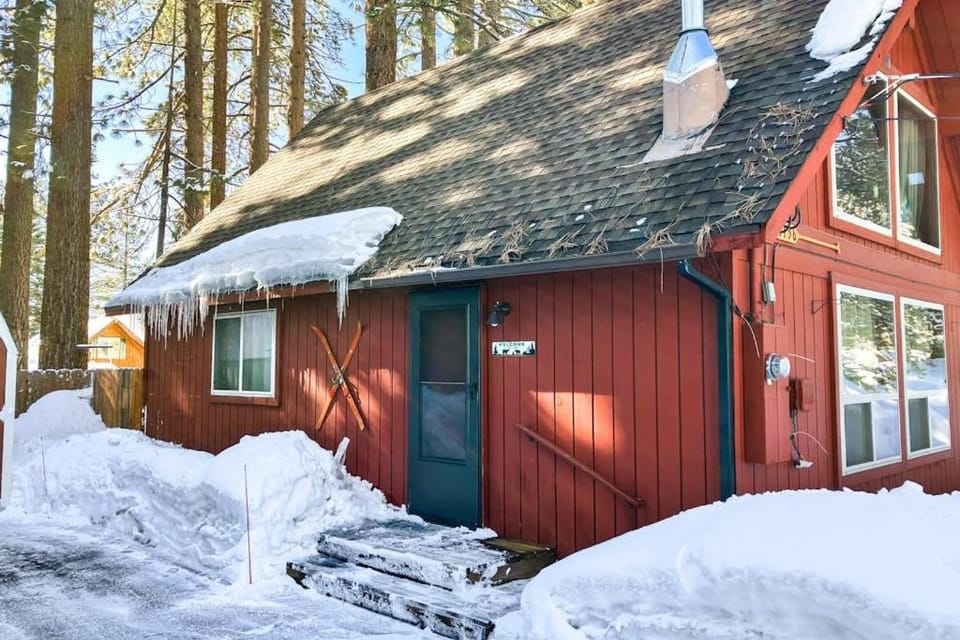 Dog-friendly 2-story cabin with loft fireplace board games & wooded views Cabin in South Lake Tahoe