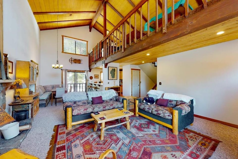 Rustic home with forest access pool hot tub sauna pool table 2 fireplaces House in South Lake Tahoe