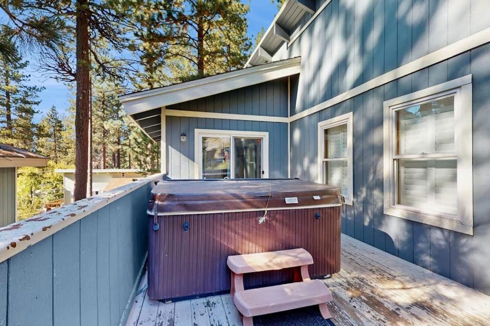 Ski-in-ski-out mountain view home with hot tub - hiking & activities nearby House in South Lake Tahoe