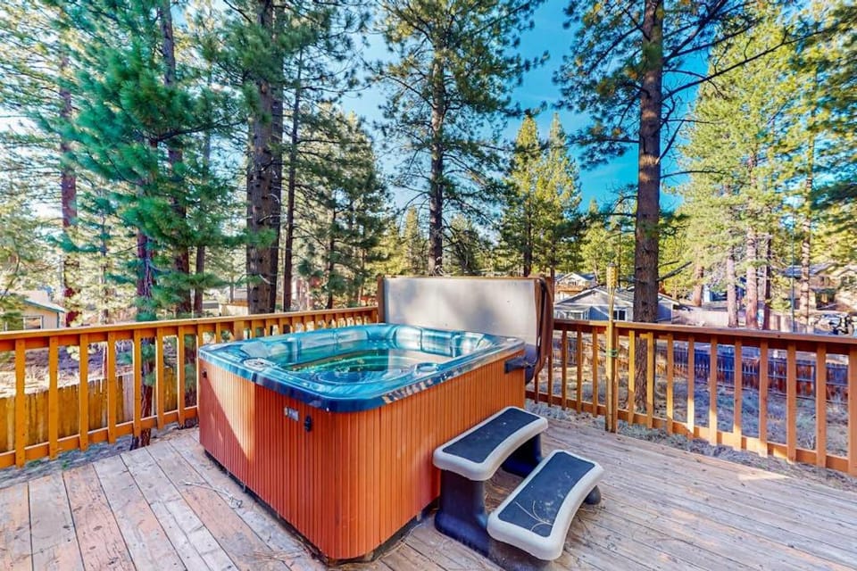 Dog-friendly home near lake with hot tub pool table fireplace & W&D House in South Lake Tahoe