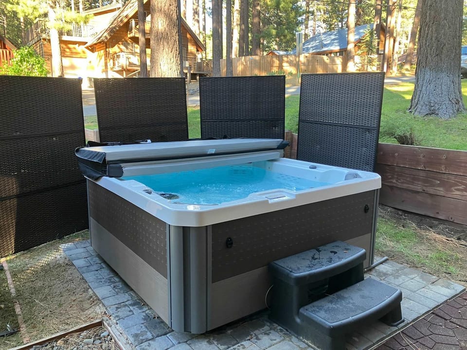 Stunning Large Custom Family Home with Fireplace Yard Spa Views EV Car Charger House in South Lake Tahoe