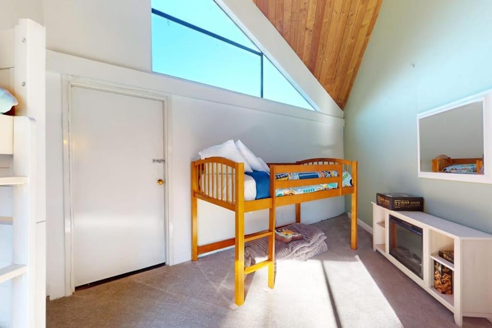Waterfront townhouse with dock & mountain view - close to skiing hiking & beach House in South Lake Tahoe