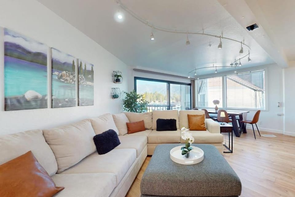 Waterfront townhouse with dock & mountain view - close to skiing hiking & beach House in South Lake Tahoe
