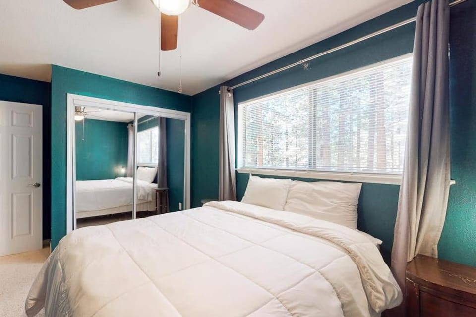 Family-friendly townhouse with WiFi streaming W&D and close to skiing House in South Lake Tahoe