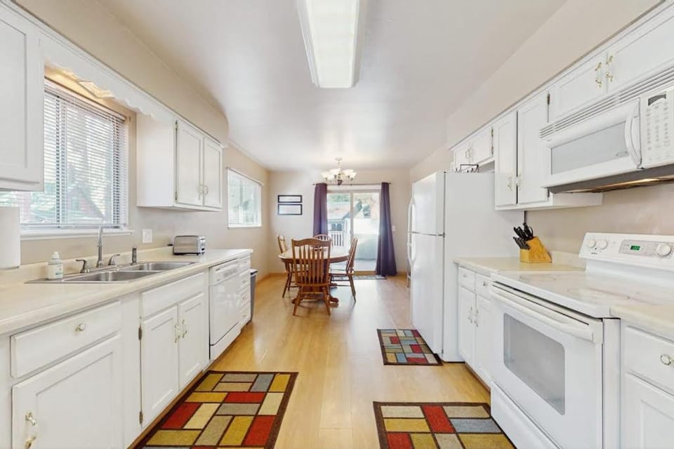 Charming Home with Spa Near Ski Resort and Lake Tahoe Timber Cove Marina Beach House in South Lake Tahoe