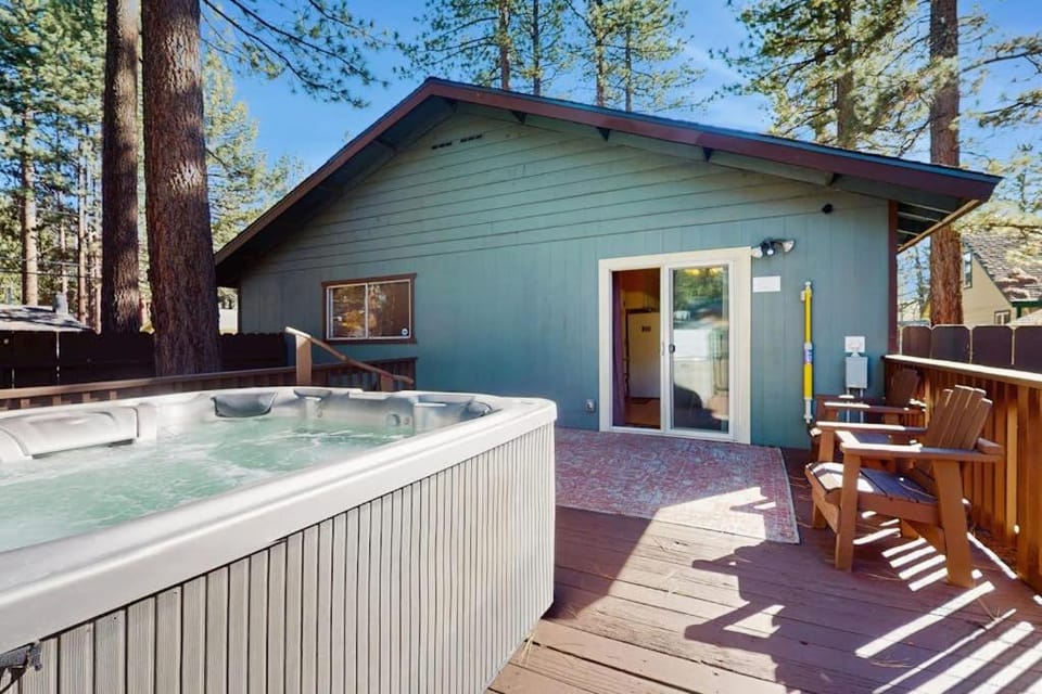 Charming Home with Spa Near Ski Resort and Lake Tahoe Timber Cove Marina Beach House in South Lake Tahoe