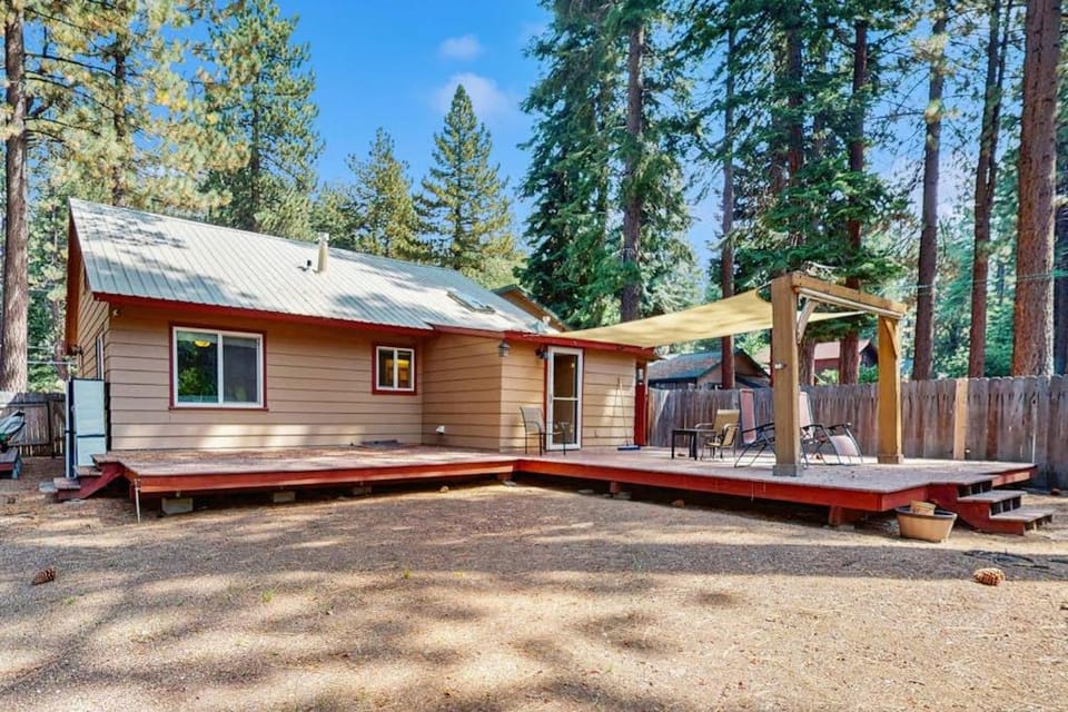 Charming Cabin Close to Restaurants Shops Ski Resort Lake Cabin in South Lake Tahoe