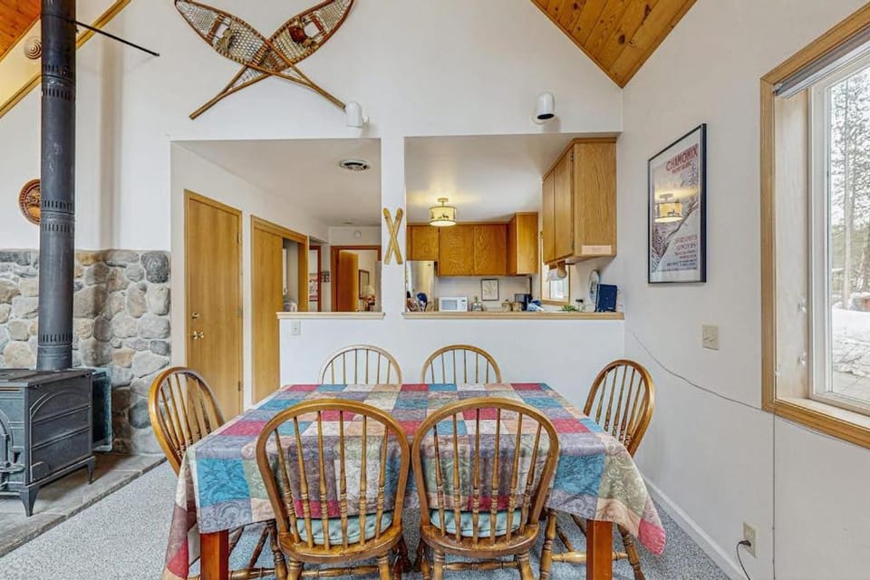 Cozy dog-friendly getaway with wood stove & washer&dryer House in Sierra Nevada