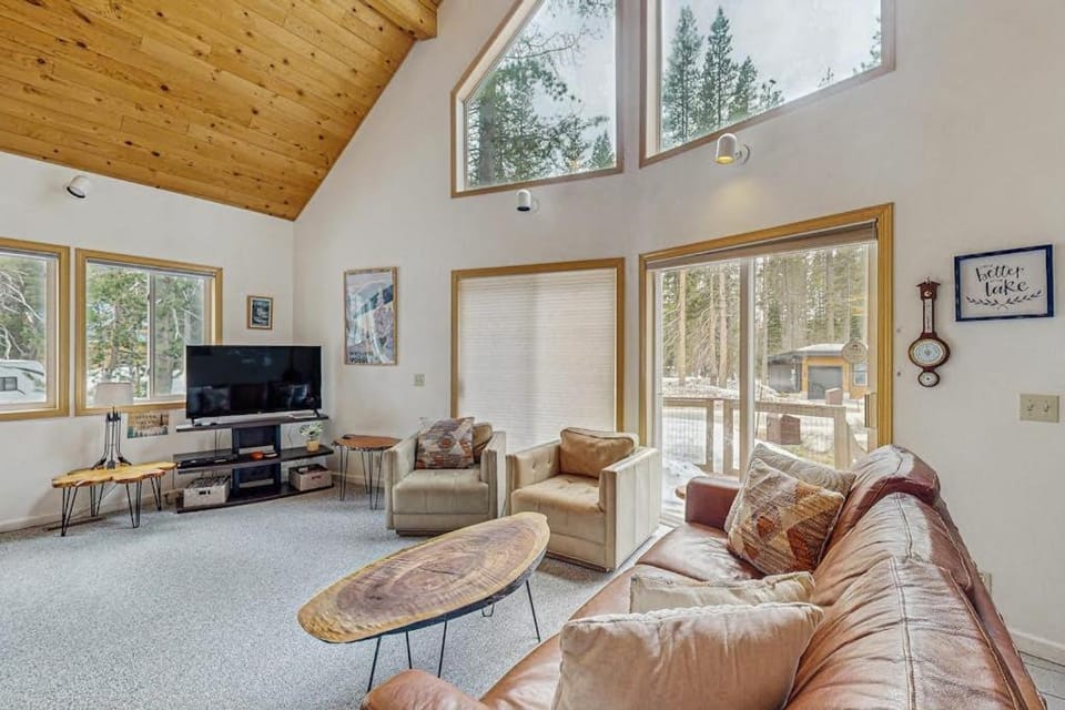 Cozy dog-friendly getaway with wood stove & washer&dryer House in Sierra Nevada
