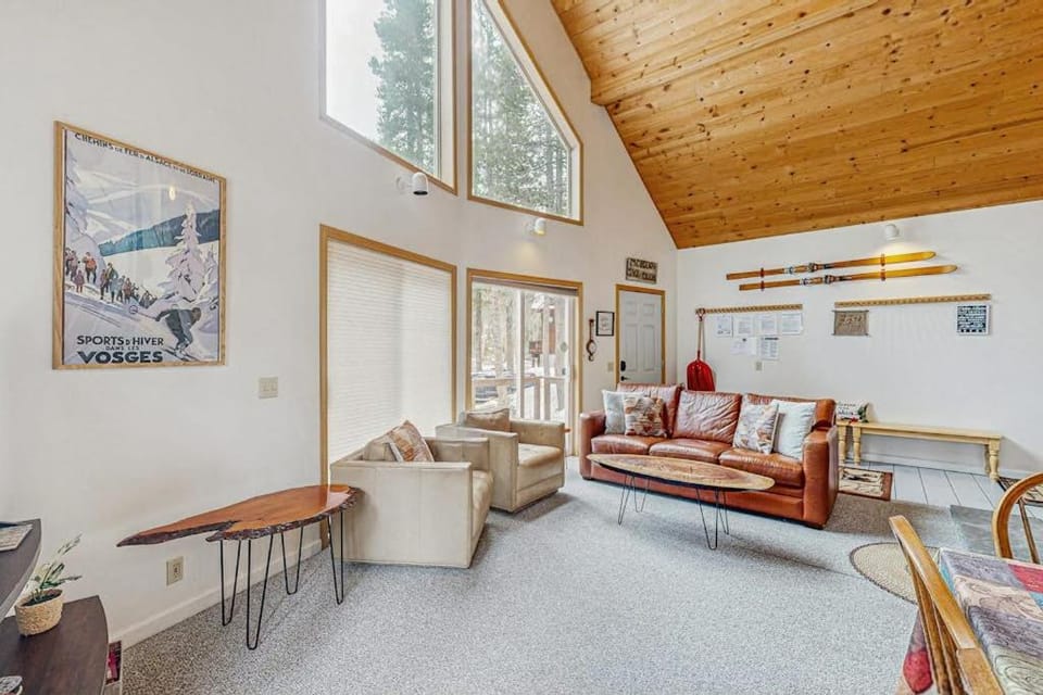Cozy dog-friendly getaway with wood stove & washer&dryer House in Sierra Nevada