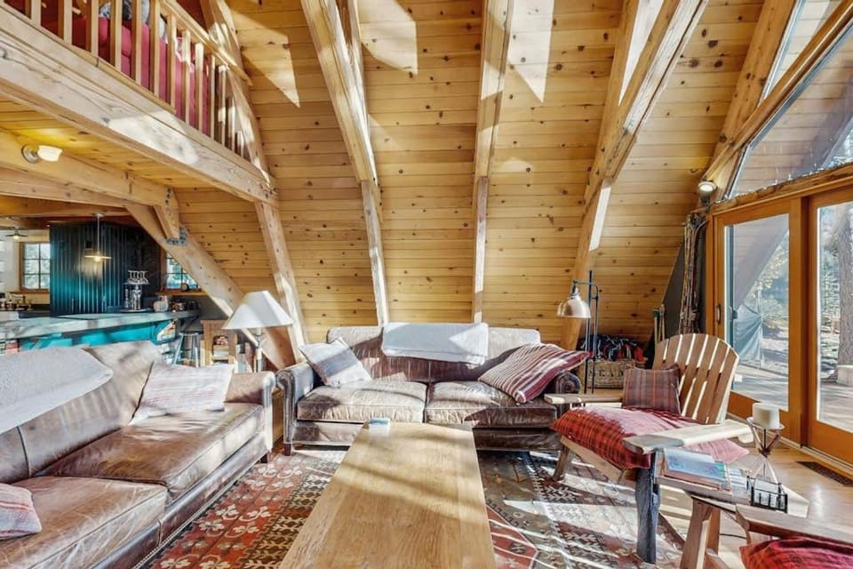 Luxury lakefront home with private hot tub on-site dock fireplace & HOA beach House in Serene Lakes