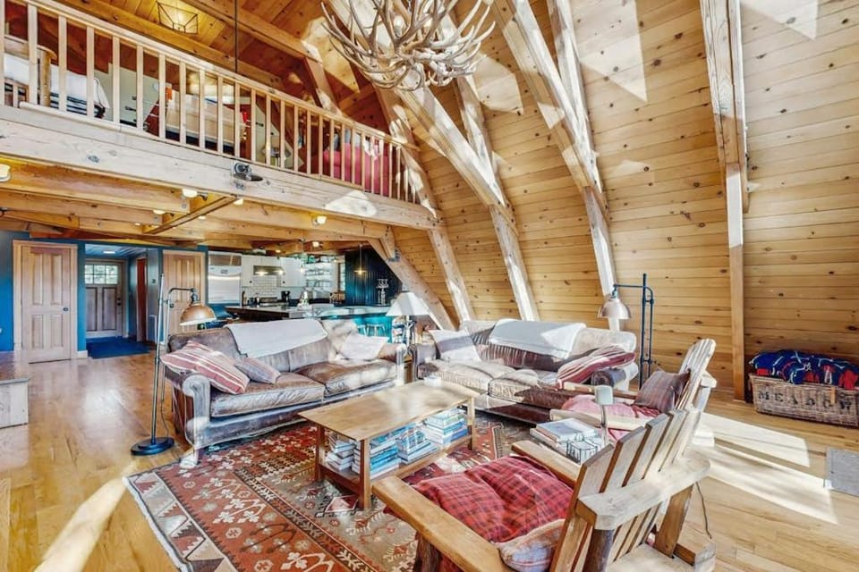 Luxury lakefront home with private hot tub on-site dock fireplace & HOA beach House in Serene Lakes