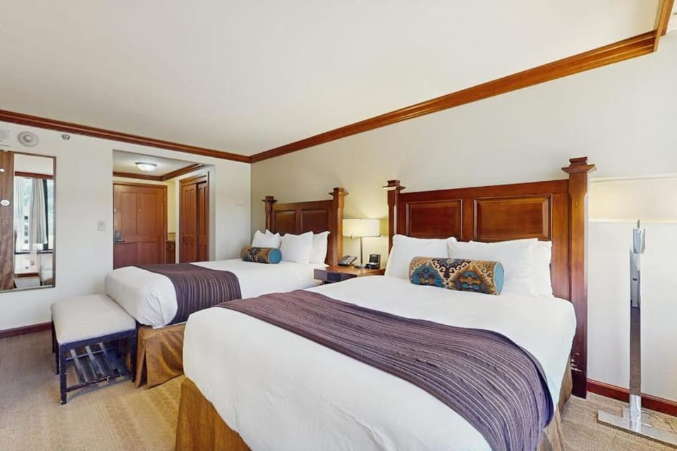 Lovely Ski-in-ski-out condo at Squaw Creek with stunning valley & mountain view House in Palisades Tahoe (Olympic Valley)