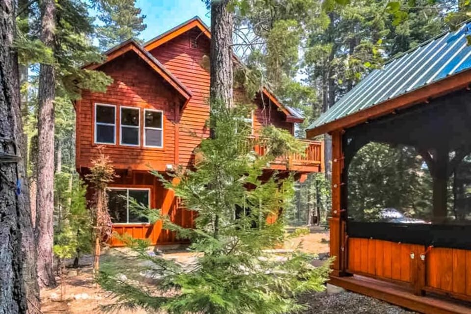 Gorgeous West Shore home near beach & pier House in Lake Tahoe
