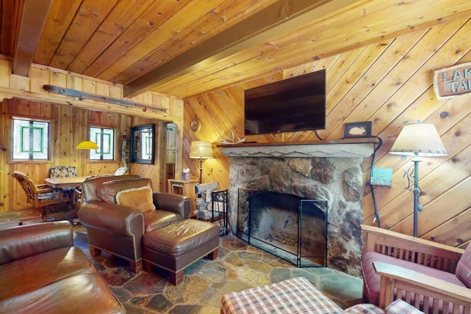 Rustic cabin near the lake with large yard Cabin in Tahoe City