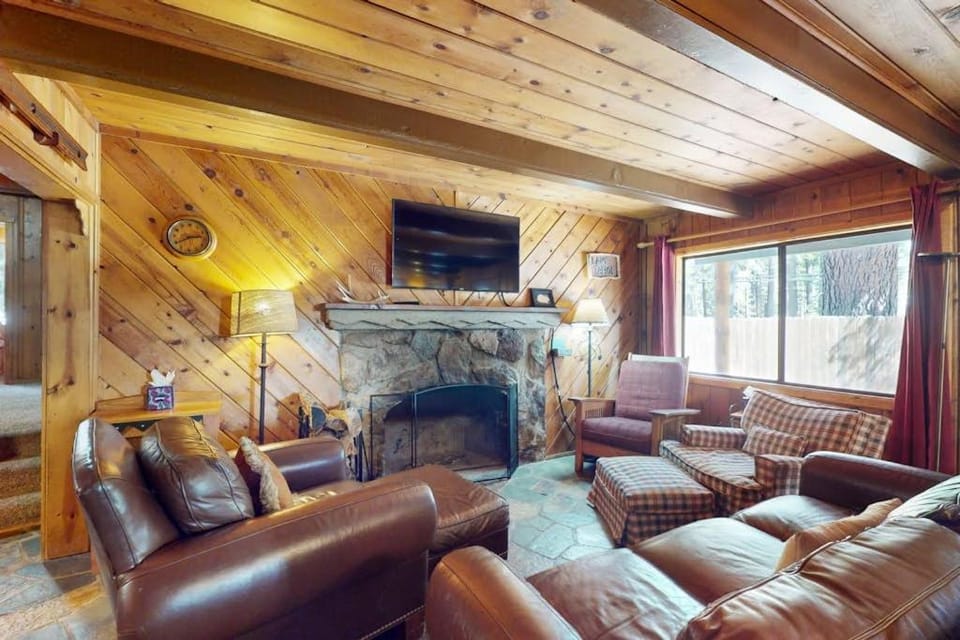 Rustic cabin near the lake with large yard Cabin in Tahoe City