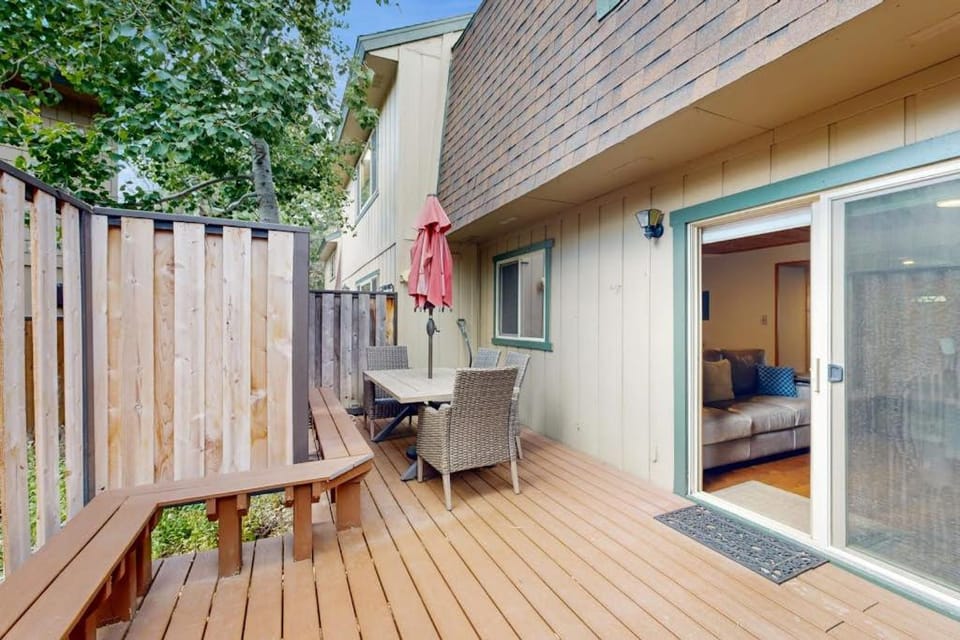 Remodeled Lake Tahoe Beach Condo - Pools Tennis & Deck - Near Ski Resorts House in Dollar Point