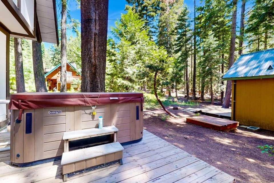 Classic chalet with hot tub boat launch & Gas grill House in Tahoe City