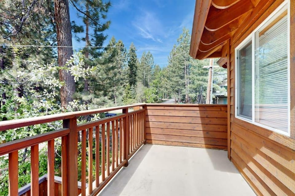 Lake Tahoe Cabin with Hot Tub Private Studio & Yard - Near Resorts Cabin in Tahoe City
