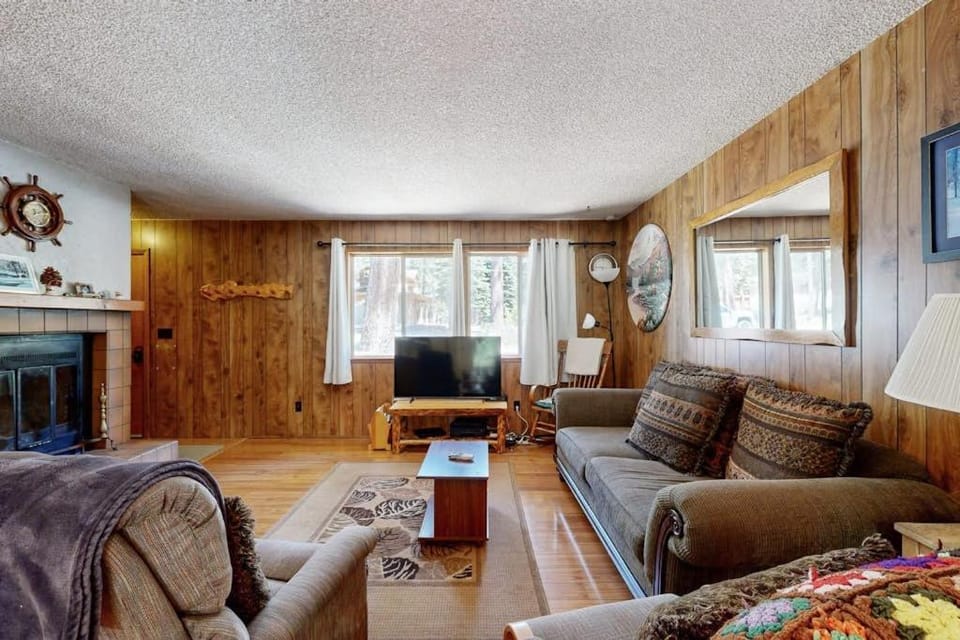 Dog-Friendly Tahoe City House Near Hiking and Skiing - Walk to Lake House in Tahoe City