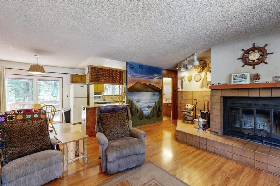 Dog-Friendly Tahoe City House Near Hiking and Skiing - Walk to Lake House in Tahoe City