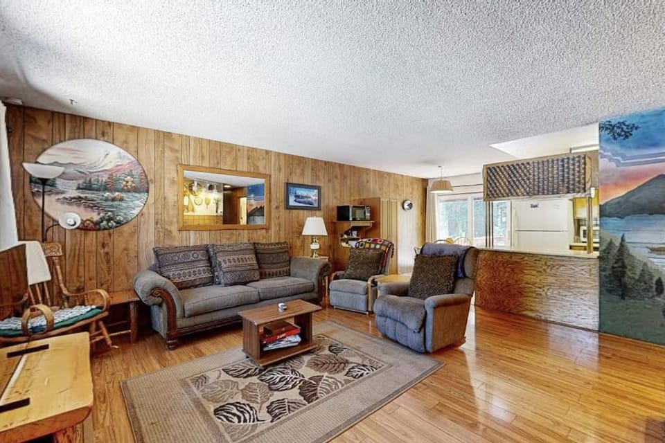Dog-Friendly Tahoe City House Near Hiking and Skiing - Walk to Lake House in Tahoe City