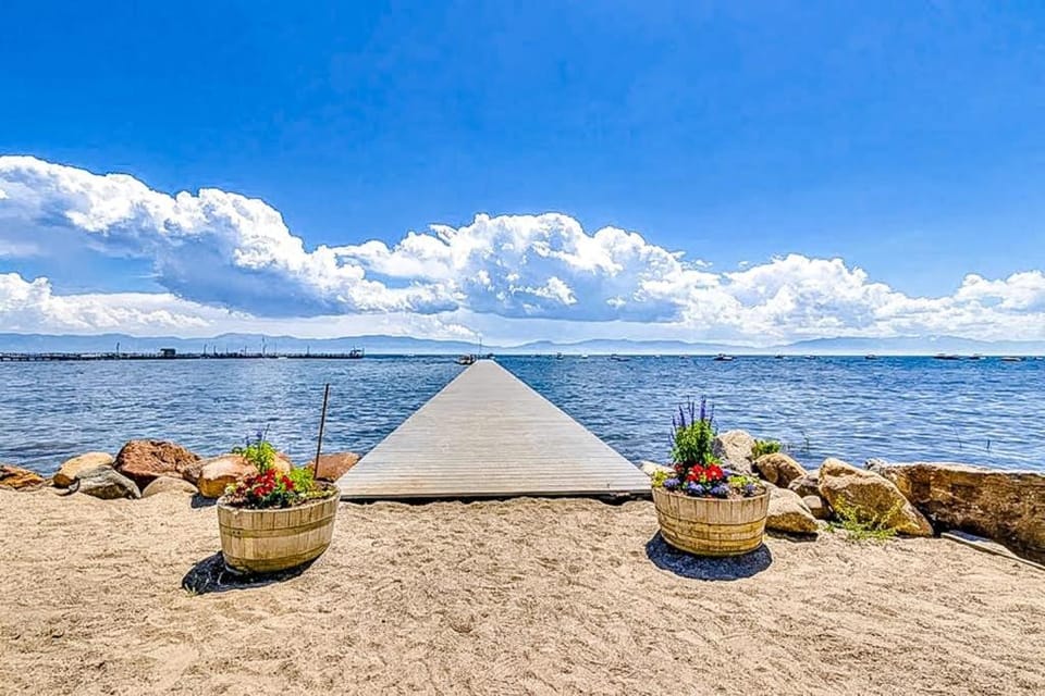 Cozy & contemporary family-friendly home with free WiFi & a private washer&dryer House in Tahoe City