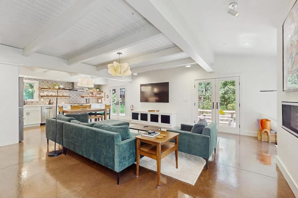 Cozy & contemporary family-friendly home with free WiFi & a private washer&dryer House in Tahoe City