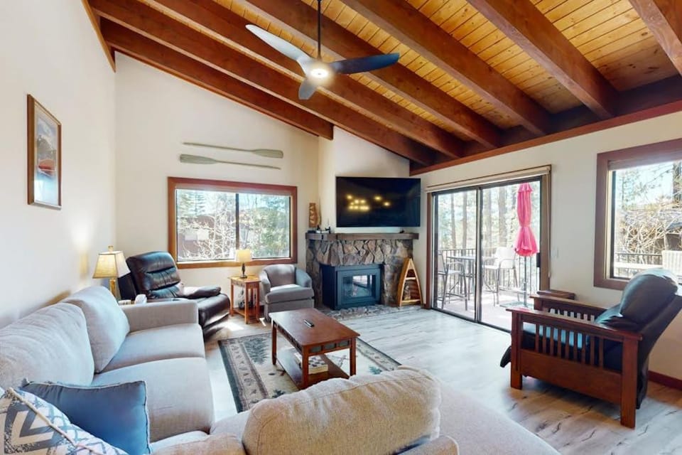 Lovely tree-view condo with deck grill & fireplace - near Tahoe City & lake House in Dollar Point