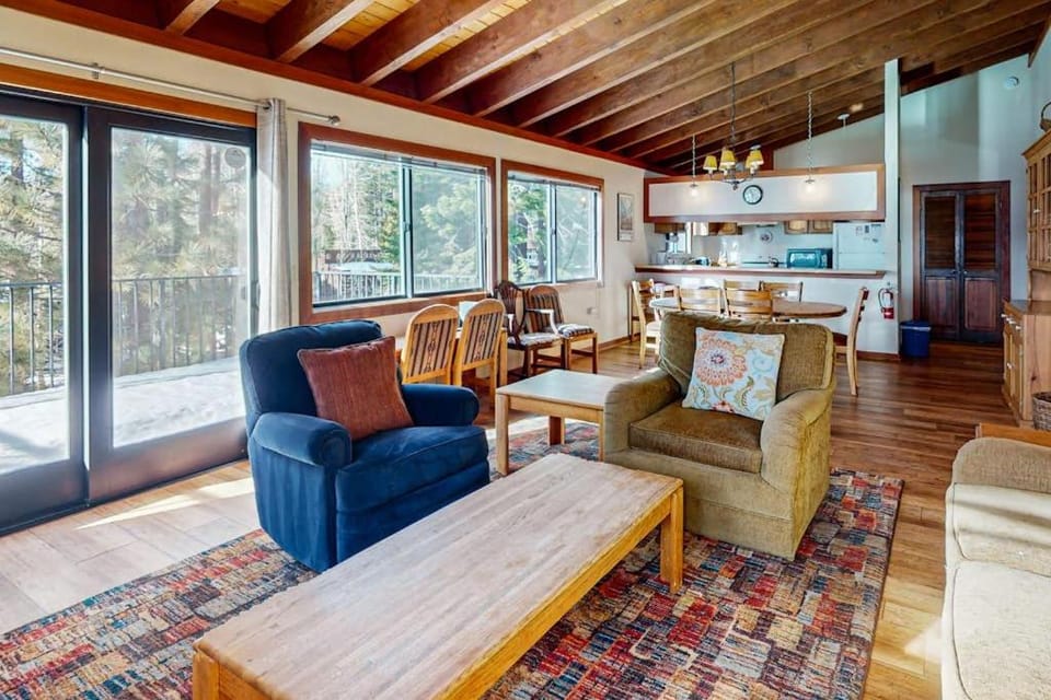 Homey Family Condo with Shared Pool Hot Tub Tennis & Lovely Lake Views House in Dollar Point