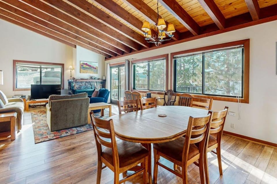 Homey Family Condo with Shared Pool Hot Tub Tennis & Lovely Lake Views House in Dollar Point
