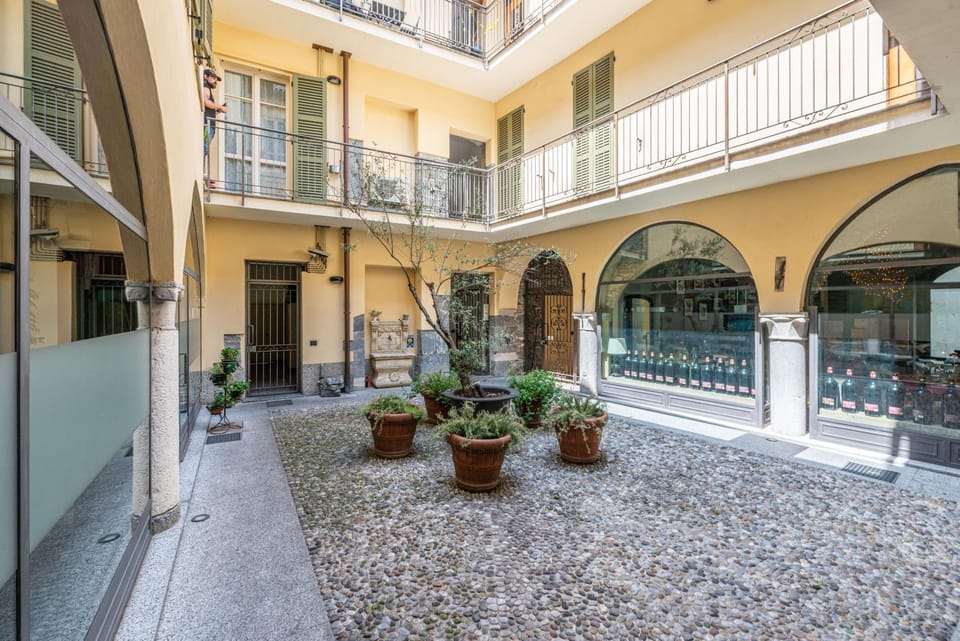 The Old Town Apartment by Aura Luxury Collection Apartment in Como