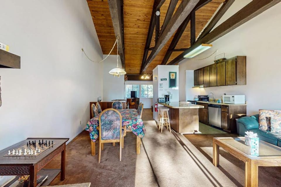 Sunny Family-Friendly Condo - Near the Lake House in Dollar Point