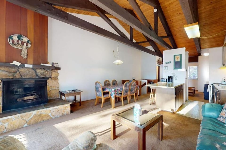 Sunny Family-Friendly Condo - Near the Lake House in Dollar Point